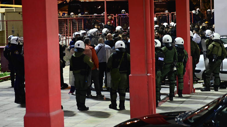 Η μητέρα ενός συλληφθέντα καταγγέλλει