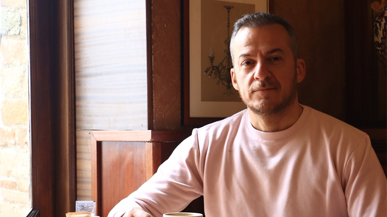 The Chase: «Το Γεράκι παρουσιάζει το βιβλίο του “Δεκαεπτά κλωστές” στο Θέατρο Βρετάνια