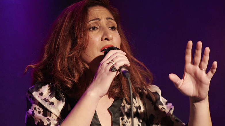 Η Ελένη Γουρζή live στις «1002 Νύχτες»