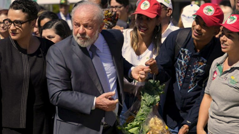 Εννέα νεκροί από πυρκαγιά σε καταυλισμό του κινήματος ακτημόνων στη Βραζιλία