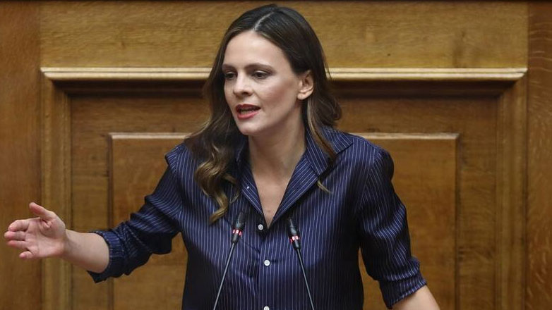 Αχτσιόγλου: «Ασκείτε οικονομική πολιτική – σύμμαχο της απληστίας ελαχίστων»