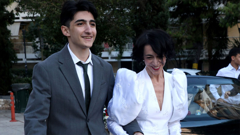 Νίκος Κουρής – Έλενα Τοπαλίδου: Το ταγκό της ηθοποιού με τον γιο τους, Πέτρο στο γάμο τους