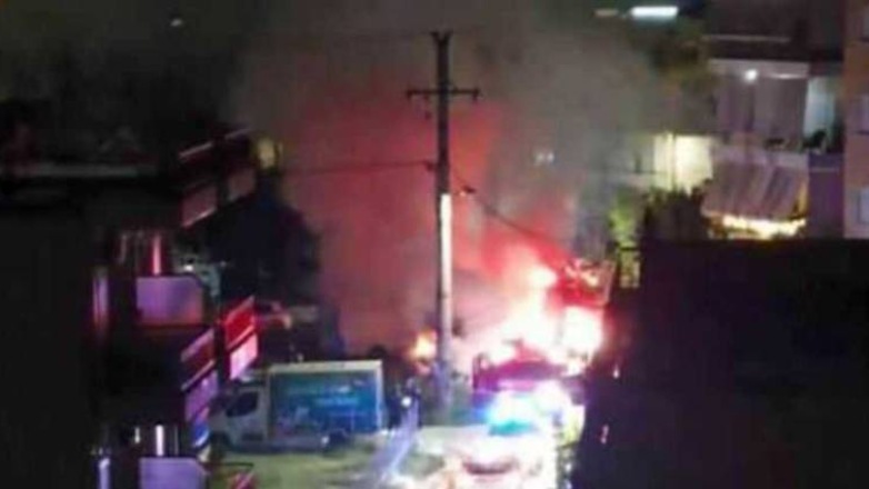 Πάτρα: Τρεις συλλήψεις για τον εμπρησμό του βαν – Εκβίαζαν τον ιδιοκτήτη