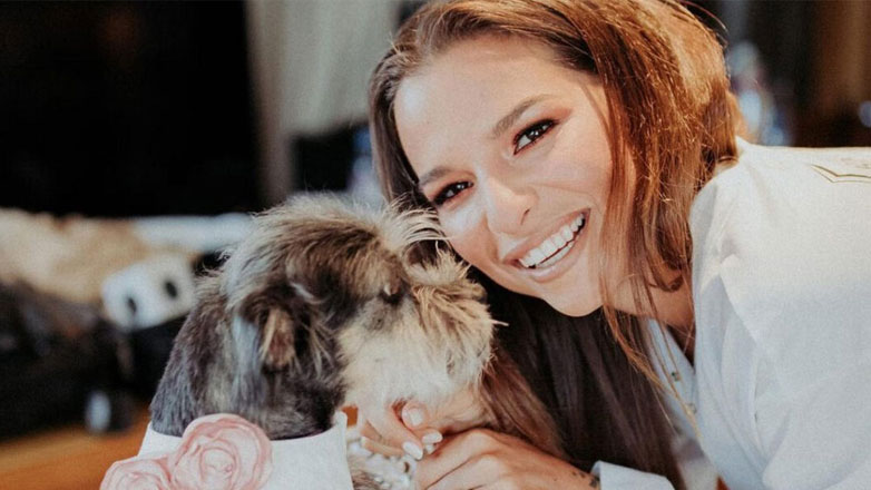 Η Εριέττα Κούρκουλου σχολιάζει τη δήλωση Κακλαμάνη για τον αστυνομικό: «Δήθεν επαναστάτες…επιεικώς απαράδεκτοι»