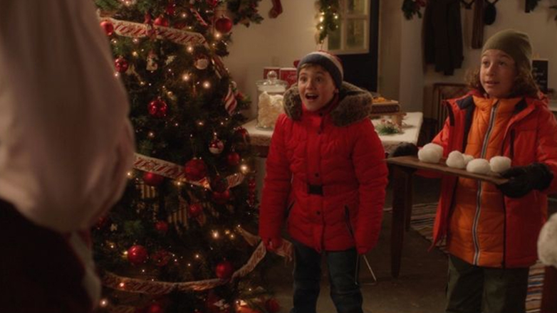 «Κουραμπιέδες από Χιόνι»: Η Χριστουγεννιάτικη ταινία του Γιάννη Τσιμιτσέλη