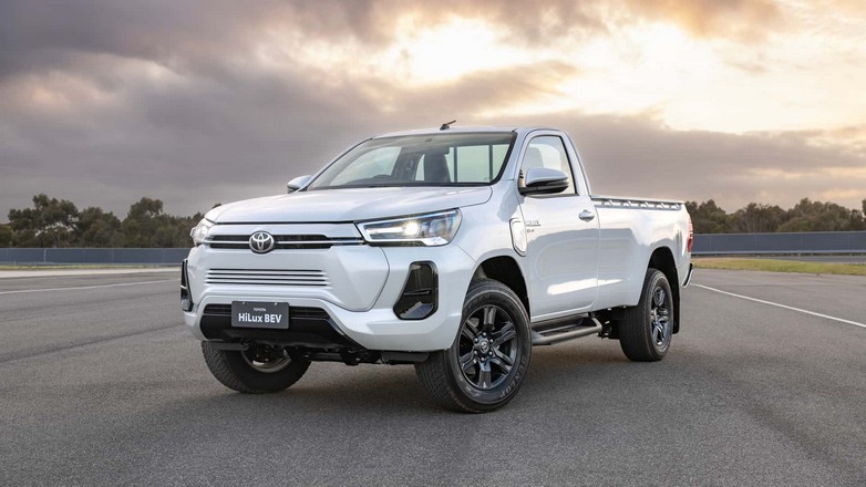 Μετά το diesel υβριδικό Hilux, η Toyota σκέφτεται και για αμιγώς ηλεκτρική εκδοχή του