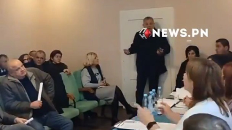 Ουκρανία: Δημοτικός σύμβουλος έριξε χειροβομβίδες σε συνεδρίαση