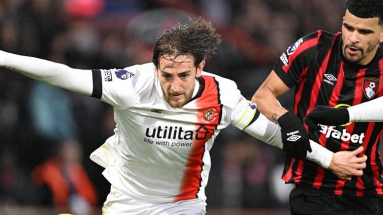 Λούτον: «Σε σταθερή κατάσταση ο Λόκιερ – Υπέστη καρδιακή ανακοπή» – Κατέρρευσε δεύτερη φορά μέσα σε 7 μήνες στο γήπεδο