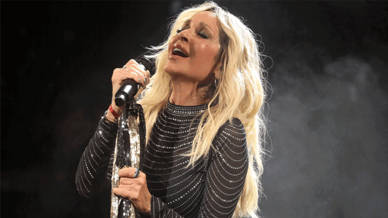 Άννα Βίσση: Αποθεώθηκε στην πρεμιέρα της στο Hotel Ερμού