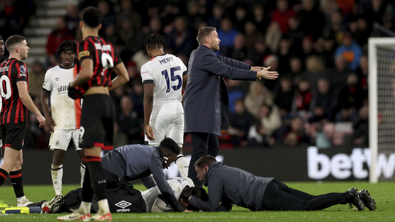 Αγγλία: Σοκ στο παιχνίδι Μπόρνμουθ-Λούτον: Κατέρρευσε στον αγωνιστικό χώρο ο Λόκιερ!