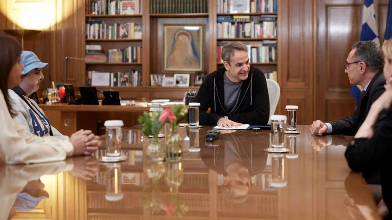 Συνάντηση Μητσοτάκη με εγκαυματίες με αφορμή την Πανελλήνια Ημέρα Πρόληψης Εγκαυμάτων