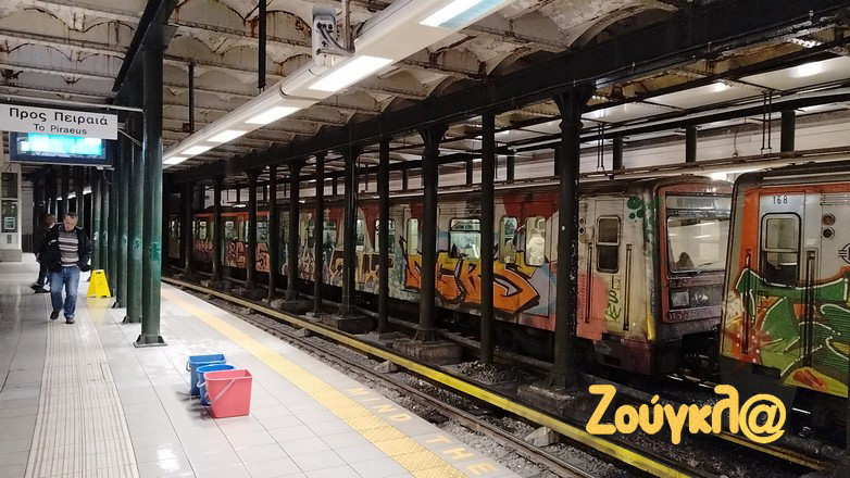 «Βρέχει»… εντός του σταθμού του Ηλεκτρικού στο Μοναστηράκι