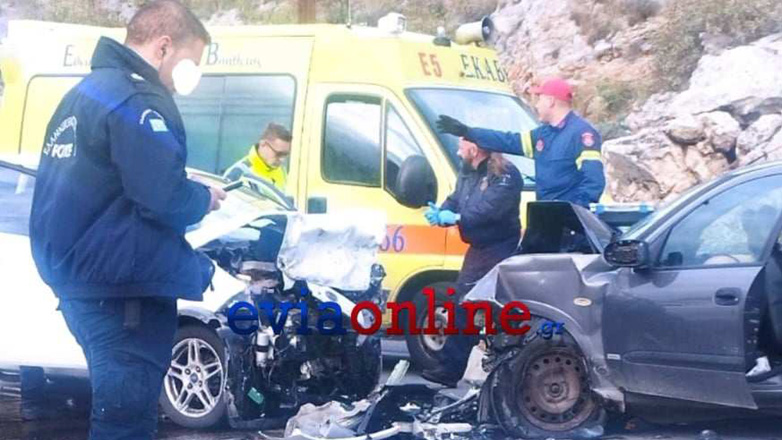 Σοβαρό τροχαίο με εγκλωβισμένους στην Εύβοια