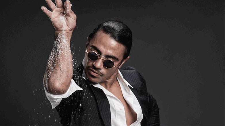 Nusret: Άνοιξε εστιατόριο με ελληνική κουζίνα στην Κωνσταντινούπολη – Ο Αντώνης Ρέμος τραγούδησε στα εγκαίνια