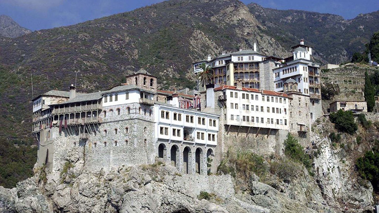 Άγιο Όρος: Αντίθετη η Ιερά Κοινότητα στον γάμο και στην τεκνοθεσία ομόφυλων ζευγαριών