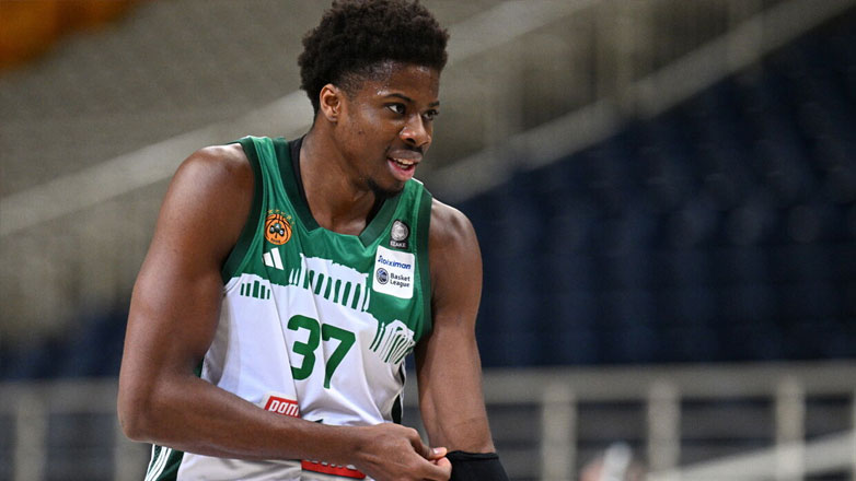 Κώστας Αντετοκούνμπο: «Για εμάς τότε η κορυφή του κόσμου ήταν να μπορούμε να βάλουμε φαγητό στο τραπέζι μας».