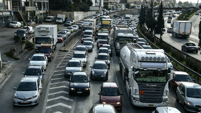 Τροχαίο στον Κηφισό: Λεωφορείο συγκρούστηκε με μηχανή