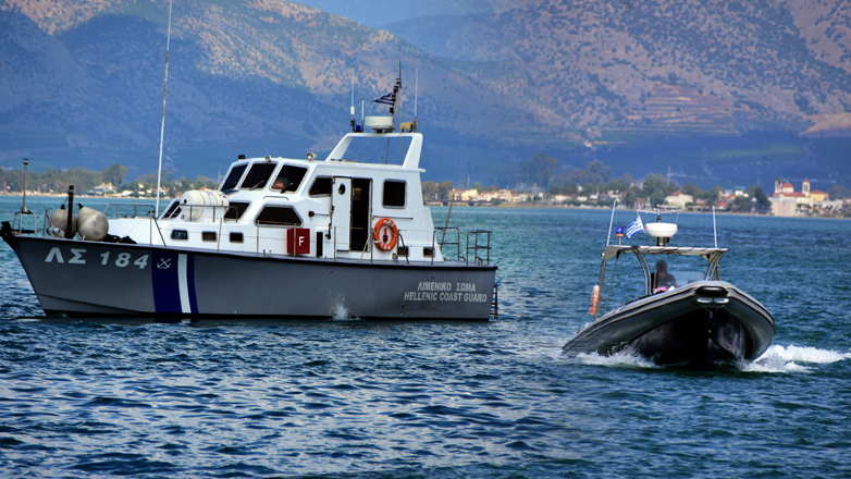 Χαλκιδική: Σκάφος προσέκρουσε σε βραχώδη ακτή