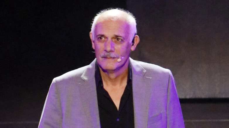 Ο Γιώργος Κιμούλης έκανε πρεμιέρα σε θέατρο της Καλαμάτας χωρίς την αναμενόμενη προσέλευση κόσμου