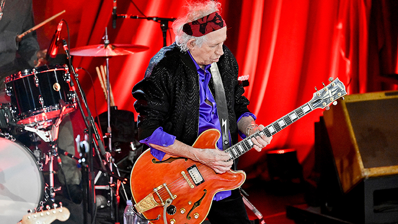 Κιθ Ρίτσαρντς: Ο θρυλικός κιθαρίστας των Rolling Stones έγινε 80 χρόνων και έκλεισε 40 χρόνια γάμου