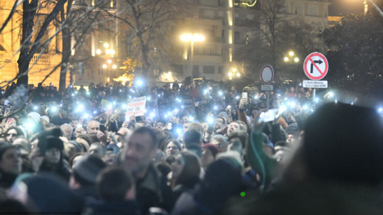 Σερβία: Διαδηλωτές ζητούν την επανάληψη των εκλογών στο Βελιγράδι – Δύο ηγέτες της αντιπολίτευσης ξεκίνησαν απεργία πείνας