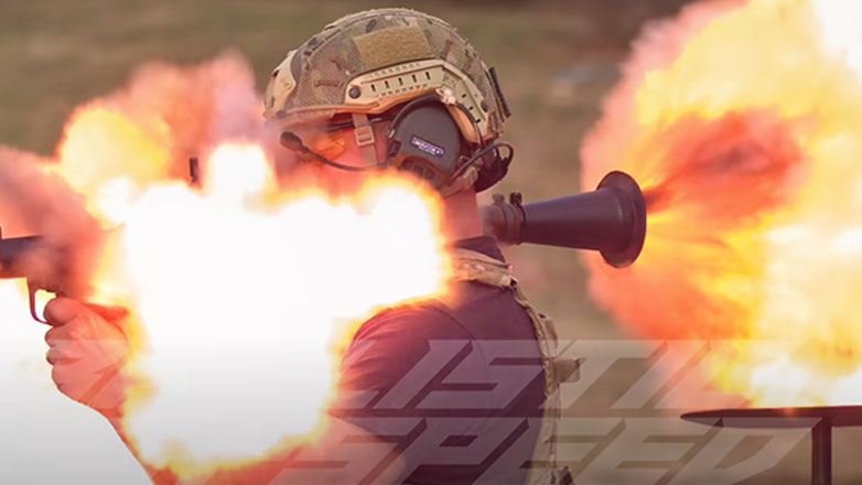 Εκτοξευτής βλημάτων έσκασε στο πρόσωπο YouTuber