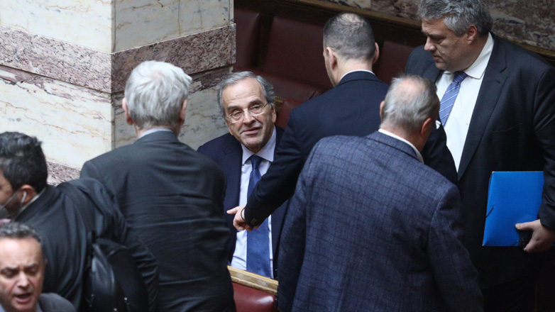 Πέρασε η τροπολογία για τους μετανάστες