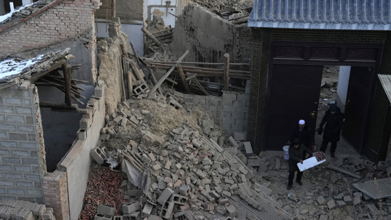 Στους 131 έφθασαν οι νεκροί από τον ισχυρό σεισμό στη βορειοδυτική Κίνα