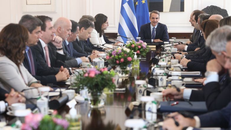 Προτεραιότητα για την κυβέρνηση τα μη κρατικά πανεπιστήμια και η οπαδική βία