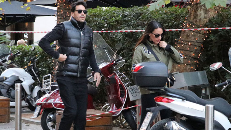 Μαλού Κυριακοπούλου-Juan Rodriguez: Σπάνια εμφάνιση του ζευγαριού στο κέντρο της Αθήνας