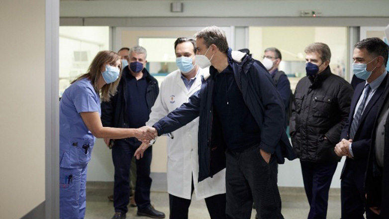 Επίσκεψη Μητσοτάκη στη νέα ΜΑΦ για αγγειακά εγκεφαλικά επεισόδια του Αττικού Νοσοκομείου
