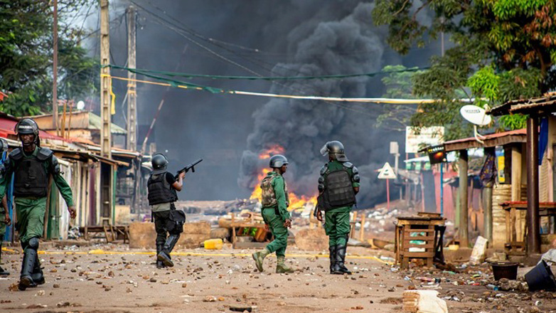Γουινέα: 23 νεκροί, 241 τραυματίες εξαιτίας της έκρηξης και της πυρκαγιάς στην Κονακρί