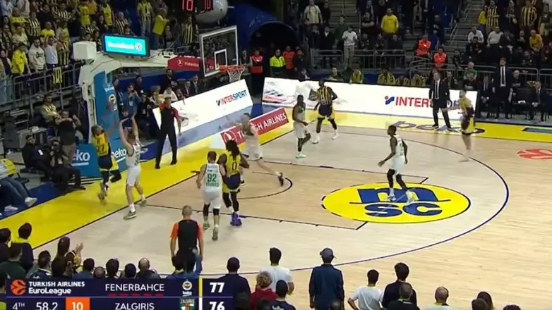 Τάιλερ Ντόρσεϊ: Το απίστευτο καλάθι κόντρα στη Ζαλγκίρις και τα… καρφιά του για τους φιλάθλους της Φενέρ!