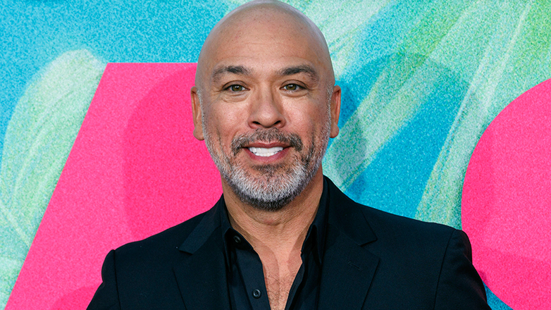 Τζο Κόι: Θα είναι ο παρουσιαστής της 81ης τελετής απονομής των Χρυσών Σφαιρών