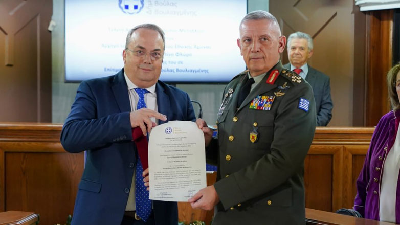 O Αρχηγός ΓΕΕΘΑ  ανακηρύχθηκε Επίτιμος Δημότης του Δήμου Βάρης – Βούλας – Βουλιαγμένης