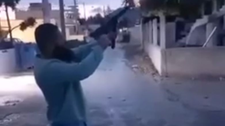 Μέγαρα: Ρομά πυροβολεί στον αέρα με πολυβόλο