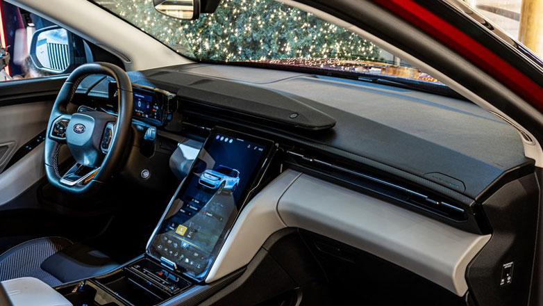 Τα φώτα της δημοσιότητας στο αμιγώς ηλεκτρικό Ford Explorer-Που μπορείτε να το δείτε από κοντά