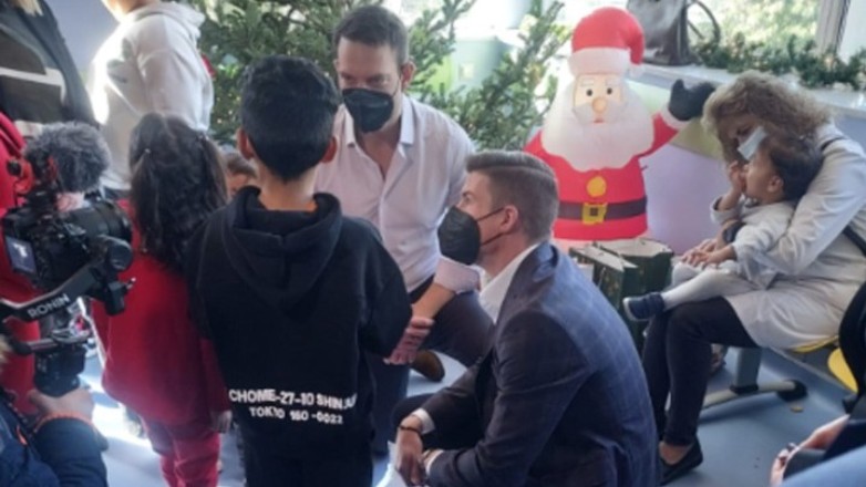 Κασσελάκης από το Παίδων: «Ιερή ευθύνη όλων μας να βοηθήσουμε τους πιο αδύναμους συμπολίτες μας»