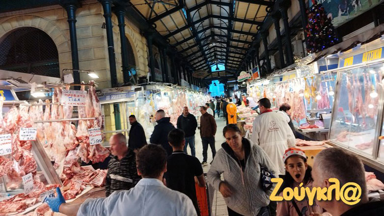 Το αδιαχώρητο στη Βαρβάκειο για το τραπέζι των Χριστουγέννων