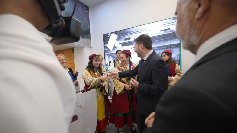 Τα Χριστουγεννιάτικα Κάλαντα στον Νίκο Ανδρουλάκη
