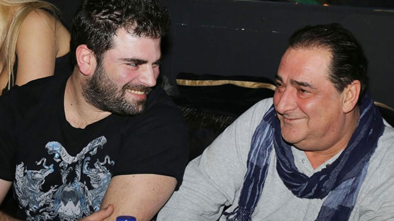 Βασίλης Καρράς: Συγκινεί το «αντίο» της μητέρας του Παντελή Παντελίδη – «Να μου τον κάνεις μια αγκαλιά»