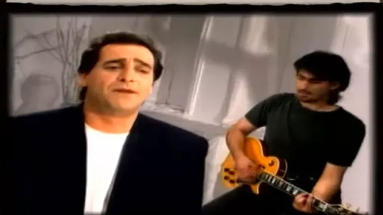 Η ιστορία πίσω από το «Άστη να λέει» – Το αντίο των Πυξ Λαξ στον Βασίλη Καρρά