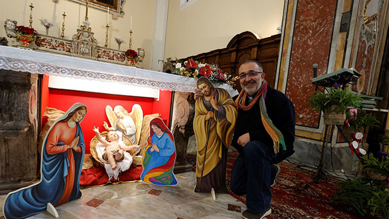 Μία φάτνη του Ιησού με δύο μητέρες σοκάρει την Ιταλία