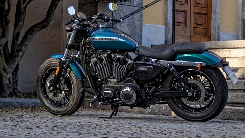 H Harley Sportster 1200 έχει τον κλώνο της με την SWM Stormbreaker 1200;