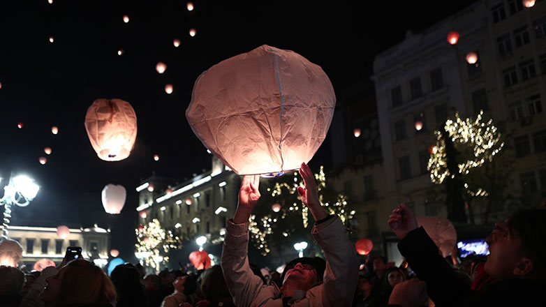 Η «Νύχτα των Ευχών» φώτισε και πάλι την Αθήνα