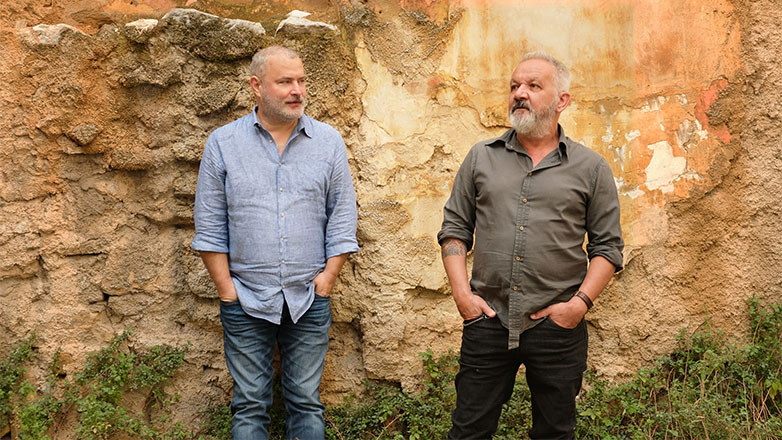 Χριστούγεννα για «2» με τον Χρήστο Θηβαίο και τον Παναγιώτη Μάργαρη στη Σφίγγα