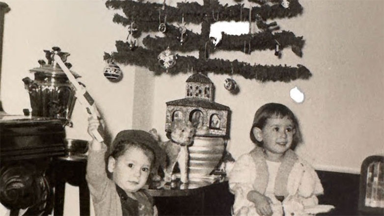 Τα ασπρόμαυρα Χριστούγεννα της Θεσσαλονίκης μέσα από τη συλλογή του Άρη Παπατζήκα