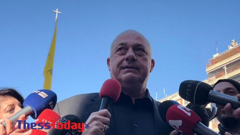 Μπέος για Βασίλη Καρρά: «Δεν έφυγε, όλη η Ελλάδα ακούει τα τραγούδια του»