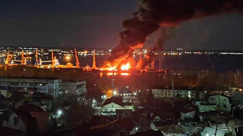 Ουκρανία: Πυραυλικό πλήγμα στο λιμάνι της Φεοντόσια – «Καταστρέψαμε ρωσικό αποβατικό σκάφος που μετέφερε drones»