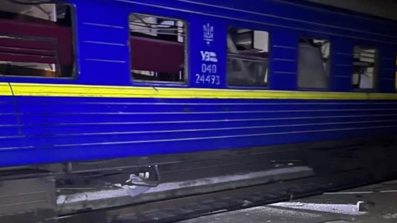 Ουκρανία: Ένας νεκρός και τέσσερις τραυματίες από ρωσικό βομβαρδισμό στον σιδηροδρομικό σταθμό της Χερσώνας